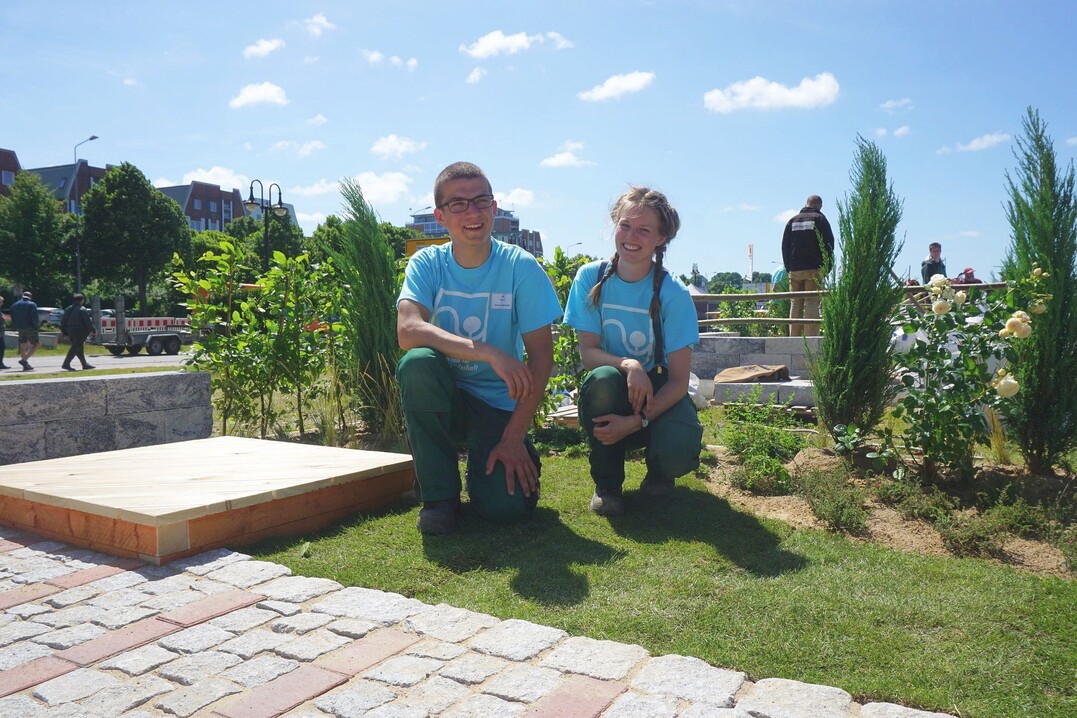 So sehen Sieger aus: Kassandra Eißrich und Sven Lehnhardt aus Rostock sind die Gewinner des Landschaftsgärtner-Cups Nord 2017 und die neuen Landesmeister Mecklenburg-Vorpommerns.