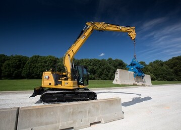 Der neue Kompaktbagger Cat 313 mit 82 kW (112 PS) Motorleistung und 13,8 Tonnen Einsatzgewicht.