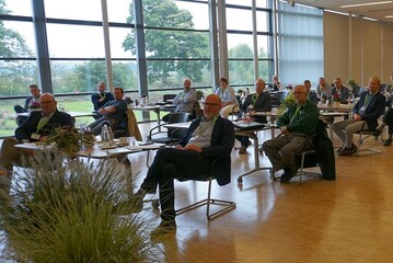 Die Mitgliederversammlung des Fachverbands Garten-, Landschafts- und Sportplatzbau Schleswig-Holstein fand unter corona-konformen Bedingungen im Gartenbauzentrum Ellerhoop statt.