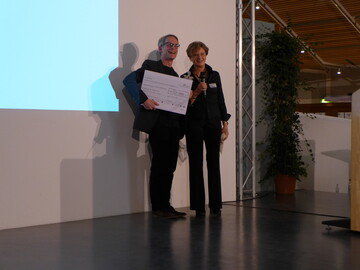 Preisverleihung, v.l.n.r.: Herr Bitter, A&O, Frau Hirsch DGGL 