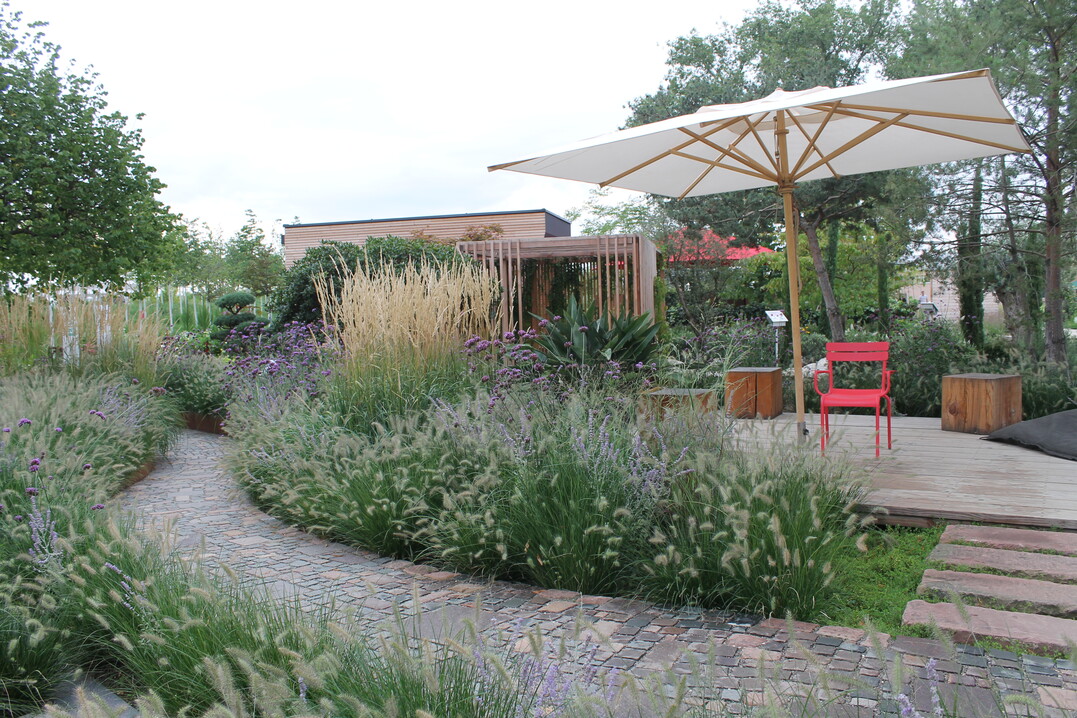 Fr ihren Grnen Ruhegarten bei der BUGA Mannheim 2023 erhielt die Ausstellergemeinschaft
ERDA Gartenservice GmbH mit Jung Garten & Landschaft aus Ladenburg die Groe Goldmedaille
der Deutschen Bundesgartenschau-Gesellschaft (DBG).