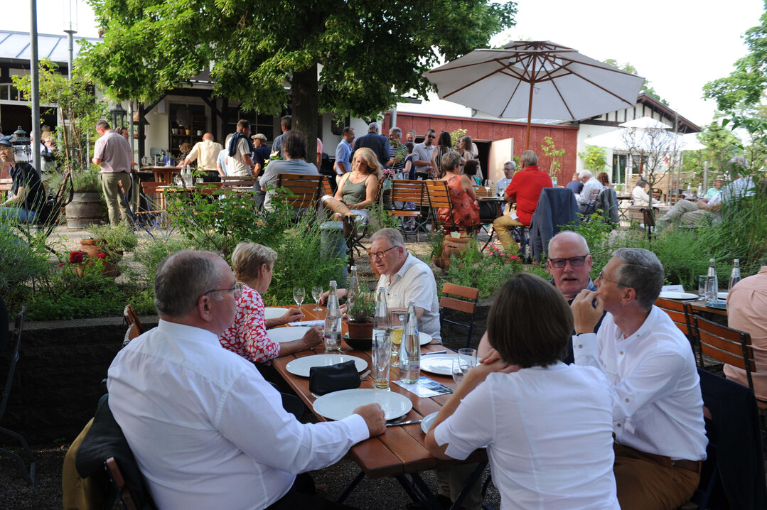Rund 200 Gste konnten die grnen Verbnde auf dem Marienberg in Brandenburg an der Havel zum Sommerfest begren.
