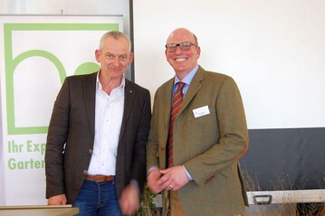 Mirko Martensen (rechts) ist neuer Prsident im Fachverband GaLaBau Schleswig-Holstein. Vorgnger Arne Ingmar Johannsen bleibt im Prsidium.
