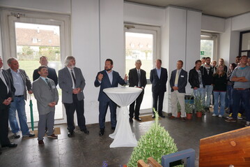Pnktlich zum neuen Schuljahr besuchte der baden-wrttembergische Umwelt- und Landwirtschaftsminister die Staatsschule Hohenheim, die seit Anfang September von seinem Ministerium getragen wird.