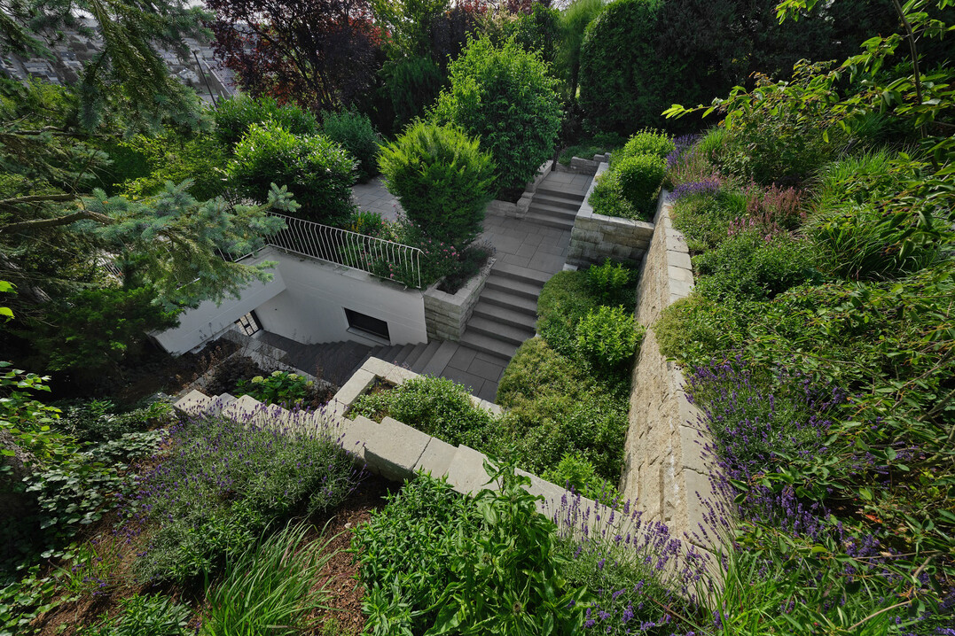 2. Preis  Albrecht Bhler Baum und Garten  Vorgarten am Hang