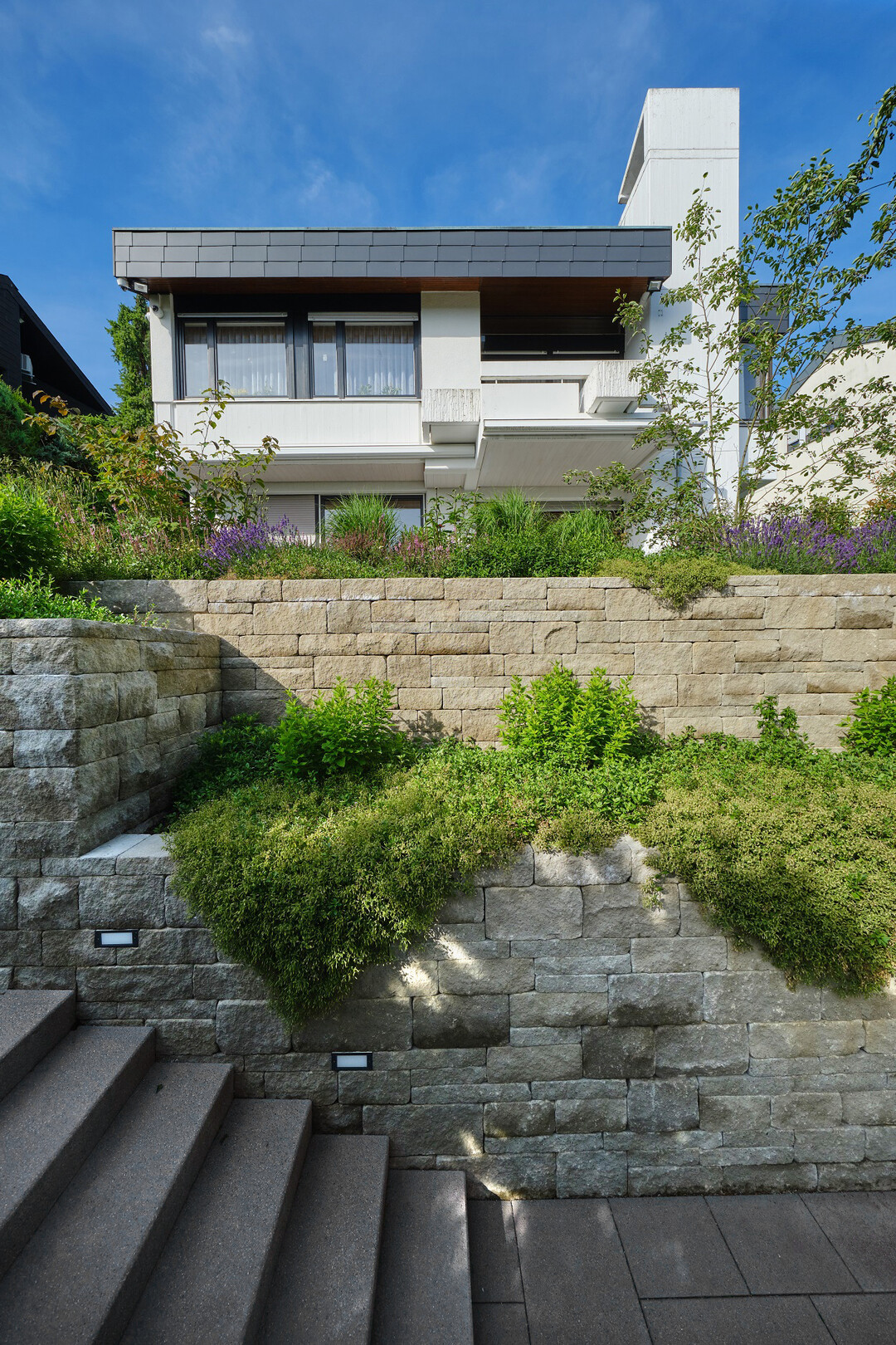 2. Preis  Albrecht Bhler Baum und Garten  Vorgarten am Hang