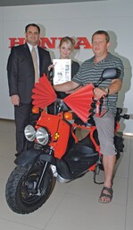 V. r.: Andreas Stiefel sowie Diane Wirtz und Kai Cvetko vom Marketing Honda Deutschland