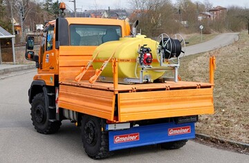 Praxisbewhrte Bewsserungssysteme fr die Ladeflche verbessern die Fahrzeugauslastung und sparen gegenber Tankfahrzeugen Kosten ein. 