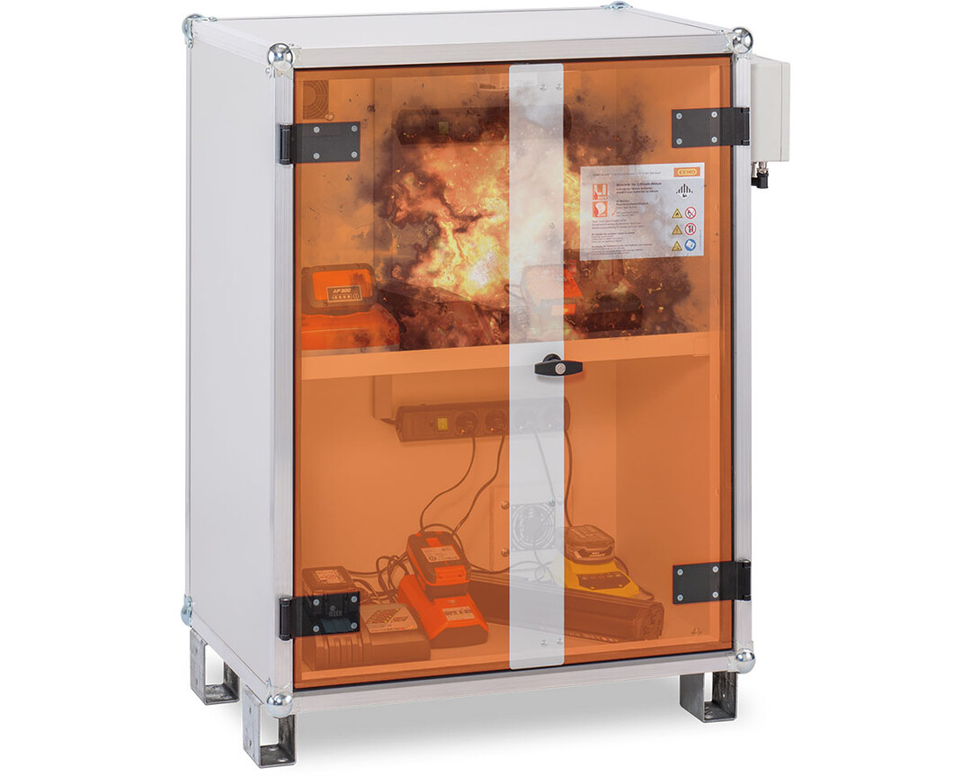 Innere Sicherheit gestrkt, Batteriebrandtest im Lade-/Lagerschrank ist jetzt vorgeschrieben.