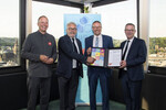 Die Bewerbung ist überreicht. von links: Holger Bramsiepe (Vorsitzender des Fördervereins BUGA 2031 Wuppertal), Jochen Sandner (Geschäftsführer der DBG), OB Uwe Schneidewind und Jürgen Mertz (Vors. GV DBG)