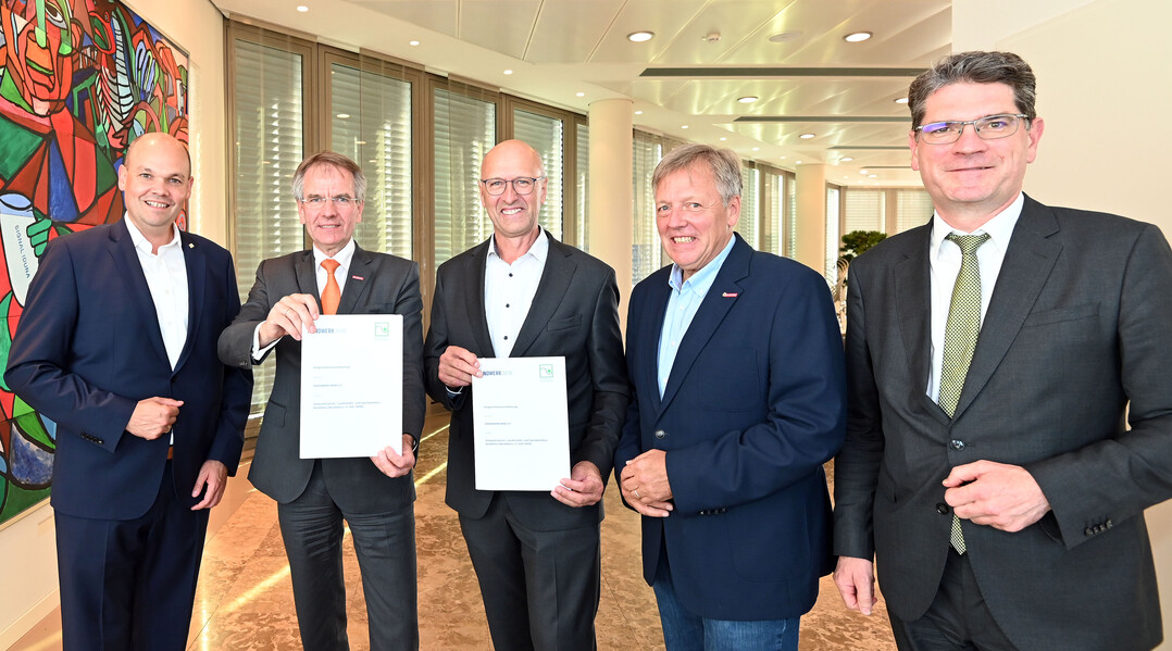 v.l.: Christoph Lau (Geschäftsführer VGL NRW), Andreas Ehlert (Präsident Handwerk.NRW), Josef Mennigmann (Präsident VGL NRW), Rüdiger Otto (Vizepräsident Handwerk.NRW), Prof. Dr. Hans Jörg Hennecke (Hauptgeschäftsführer Handwerk.NRW).