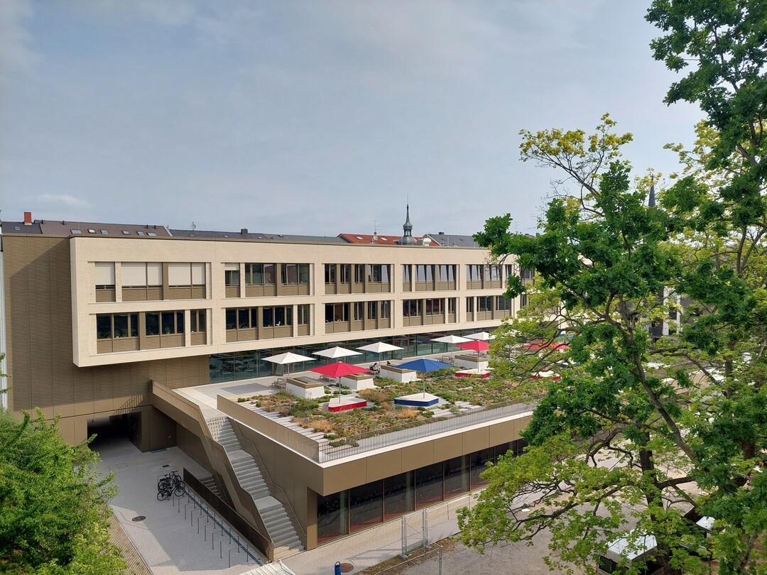 Kategorie Andere neu gestaltete Freiraumsysteme: 1. Preis fr die Landeshauptstadt Dresden, Amt fr Hochbau und Immobilienverwaltung fr den Neubau der Dachterrasse des Berufsschulzentrums fr Wirtschaft Prof. Dr. Zeigner