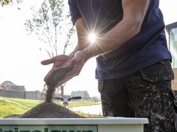Die 
Dngung mit DCM Vital-Green im Frhjahr und Sommer schafft die Grundlage fr ein krftiges 
Wachstum, eine langfristige Nhrstoffversorgung und eine hohe Widerstandskraft.