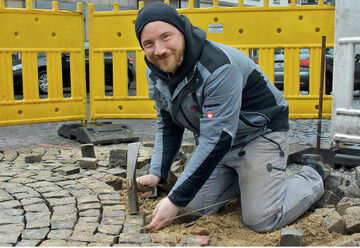 Claus Beiner hat Landschaftsgrtner gelernt und sich anschlieend auf Natursteinpflaster spezialisiert.