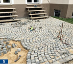 ... auf einer Terrasse in Bielefeld. Auch hier hat Beißner auf gewaschenem Sand verlegt.