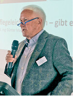 Günter Mader stellte Gestaltungsmöglichkeiten vor, die die Pflege gering halten.