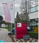 Auch in Alkoven weist freiraum* auf die Webseite mit der markanten .cc-Domain (Cocos Islands) hin.