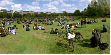 Der Grlitzer Park ist einer von zwlf durch die Berliner Stadtbezirksmter ausgewhlten Parkanlagen, die die BSR seit Juni 2016 reinigt. Die grtnerische Pflege obliegt weiterhin den Grnflchenmtern der Bezirke.