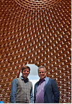 Ein fast sakraler Ort: Mathias und August Forster im aus 15 000 Teilen zusammengesetzten Chillatorium"