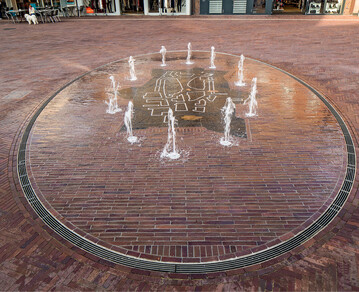 Rinnen werden Teil der Gestaltung wie bei dieser Brunnenanlage in der City von Meppen (Rinne: Wiedemann).