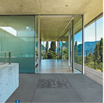 Die Zementfliesen Cemento" von braun-steine gibt es mit verschieden Oberflächen, die jedem Wohnstil gerecht werden und kombinierbar sind.