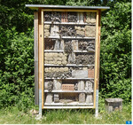 Optisch sind die meisten Insektennisthilfen sicherlich noch ausbaufähig. Den meisten Menschen kommt es darauf an, dass sie funktionieren.