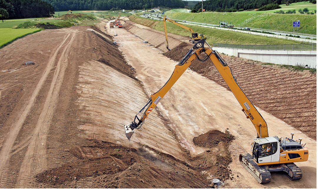 Die Bautätigkeit (hier: ICE-Strecke StuttgartUlm bei Merklingen) ist ungebrochen. Davon profitiert auch der Landschaftsbau mit seinem breiten Portfolio.