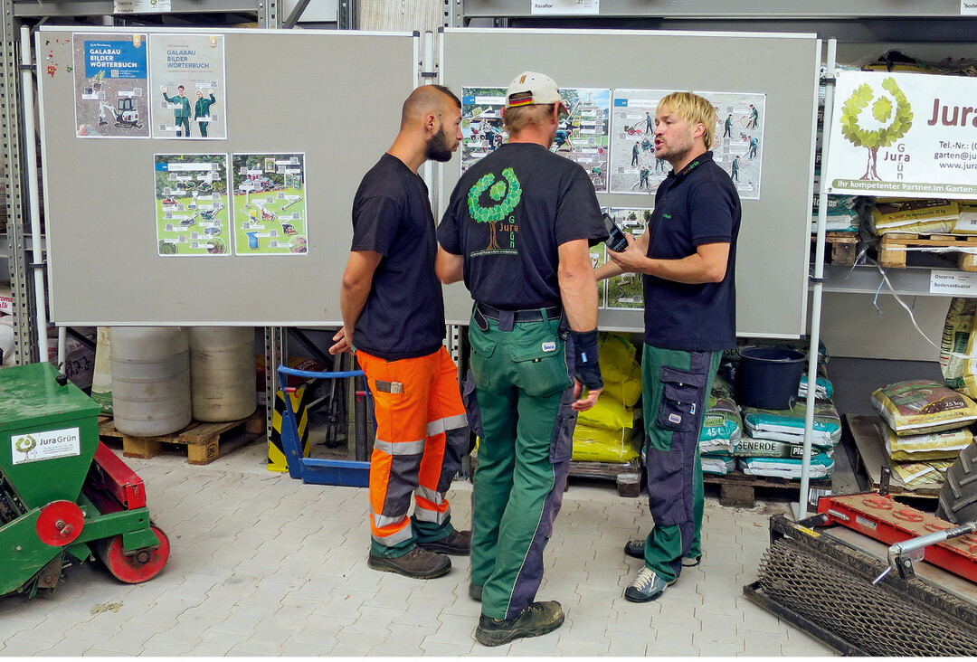 An den Jura Werksttten Amberg Sulzbach werden Mitarbeiter mit Handicap zur Werkerausbildung befhigt, auch mithilfe des Bilderwrterbuchs (S. 23).