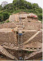 Die Anlage mit verschiedenen Wechseln, Treppen und die Dimensionen der Mauern im Vergleich zum Team