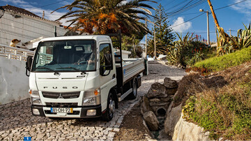 Zustzlich zum Dieselantrieb gibt es beim Fuso Canter eine Eco-Hybrid- und eine Elektroversion.