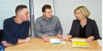 Karol Kujawa und Christopher Eichler organisieren mit Claudia Leemhuis die Disposition der Mitarbeiter.
