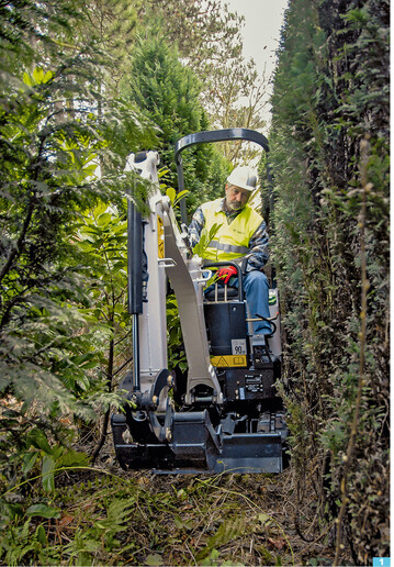 Mit eingefahrenem Laufwerk passiert dieses Modell von Bobcat sehr schmale Durchgnge.