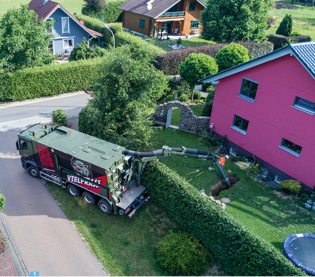 Statt fr den Bagger ein Loch in die Hecke zu schneiden, kommt ein Gefhrt mit Rssel: Saugbagger haben ein paar unbestreit bare Vorteile.