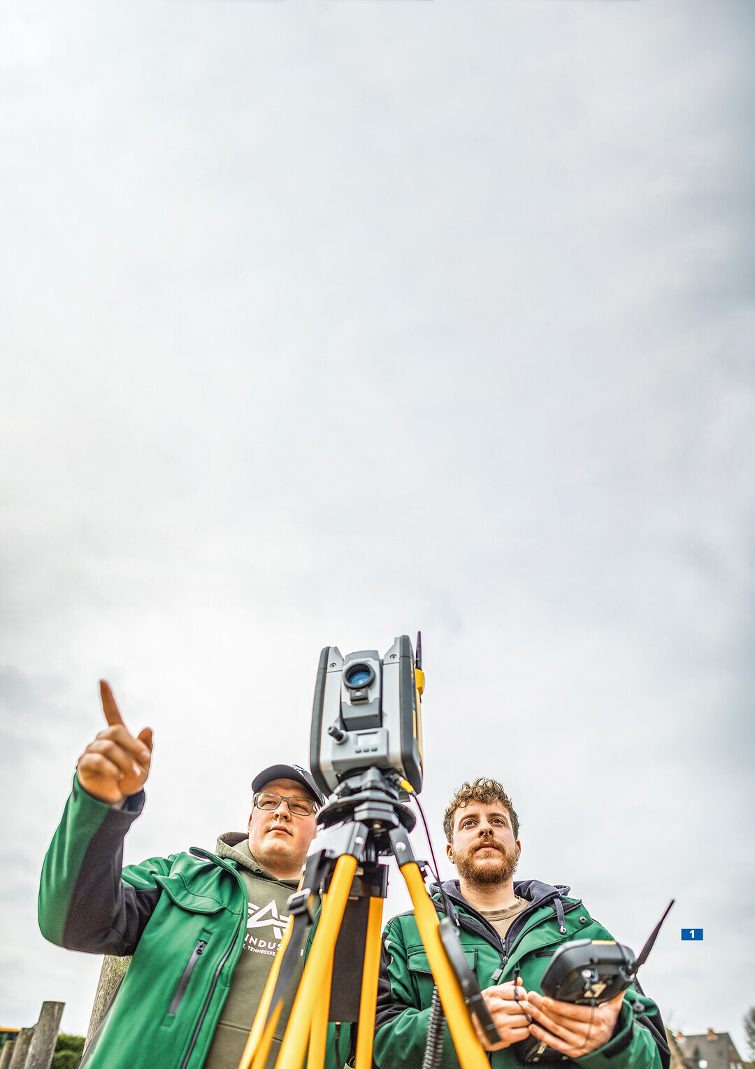 Der Umgang mit Totalstation, Feldrechner und Roverstab ist Grundlage fr den digitalen GaLaBau.