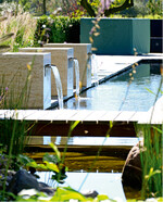 Aufwendige Wasseranlagen gehören zum Angebot von Jonni Borgmann.