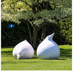 Pointiert eingesetze Skulpturen (Decorama) sind typisch für Hermanns Arbeit.