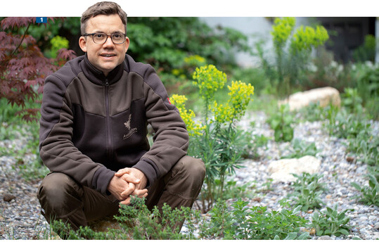 Der diplomierte Pflanzplaner Steven Eitner setzt auf standortgerechte, gestalterisch nachhaltige Bepflanzungskonzepte. Die schraffierten Bltter verndern sich je nach Distanz des Betrachters. Der Name AvantGarten (Logo) soll Kunden ansprechen, die Wert auf Gestaltung legen.