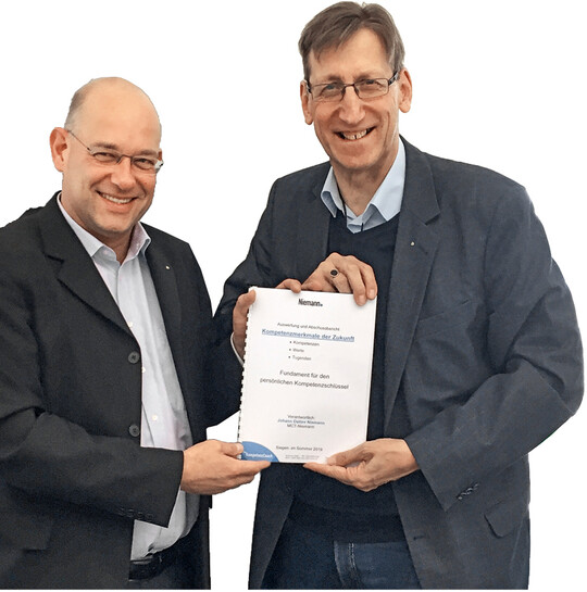 Prof. Dr. Volker Stein (l.), Professor fr Personalmanagement, und Autor Johann Detlev Niemann