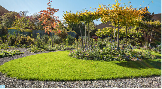Drei Monate nach der Pflanzung (siehe Bild 2) bietet sich ein ansprechendes Bild. Kurzlebige Arten sorgen fr einen fulminanten Start und begleiten die sich langsam entwickelnden Stauden.