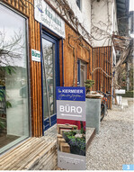 Der alte Hopfenbauernhof bietet viel Platz für die einzelnen Bereiche.