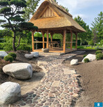 Der Japangarten im „Park der Gärten" wird gerade saniert; unter Beteiligung von Olof Schittenhardt.