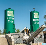 In Silos werden die Ausgangsstoffe für die Betonherstellung gelagert. Dabei entsteht zusätzliche Werbefläche für das Unternehmen.