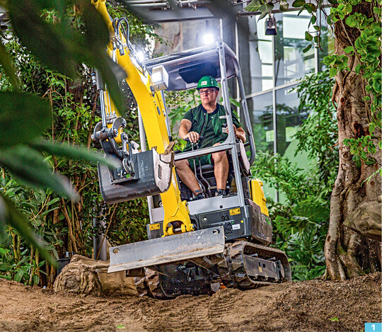 Emissionsfrei baggern: Im Danakil"-Haus der BUGA 2021 in Erfurt setzte das Unternehmen Lindenlaub auf E-Gerte von Wacker Neuson.