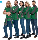 Bis aus dem Rohstoff Kleidungsstücke werden (hier von Hakro), sind viele Prozessschritte notwendig.