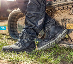 Die meisten Sicherheitsschuhe bestehen aus Leder, Textilien und Kunststoffen.