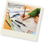 Margareta Kulmann-Rohkemper – wie könnte es anders sein – zeichnet ihre Entwürfe immer noch von Hand.