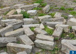Mauersteine aus einem Brückenabriss