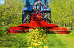 Eine Sonderstellung nimmt humus mit seinem Kreiselmulchgerät OMB ein. Damit lassen sich Blühstreifen kultivieren und streifenweise abmulchen.