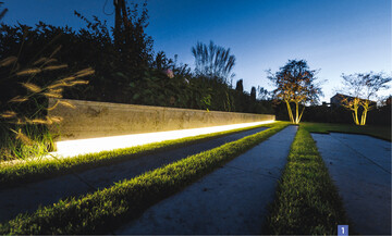  dot-spot: Lichtbnder fr Bden oder Wnde werden zum Baustein der Architektur. 