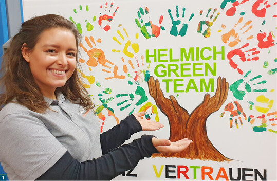 Akzeptanz, Vertrauen, Respekt, Zusammenhalt, Vielfalt und Treue zhlen zu den Werten und Prinzipien der Firma Helmich & Helmich. Die Mitarbeiter verewigten sich mit einem Handabdruck  das Kunstwerk hat einen Ehrenplatz im Sozialraum.